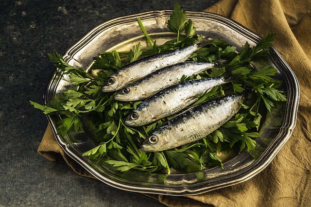 Sardines (1 cup, drained (149 g)) also contain 10x of RDI (Recommended Daily Intake) of Omega3-acids